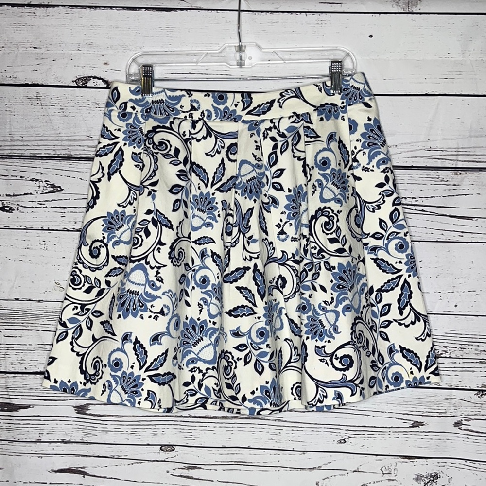 A-Line Floral Print Skirt in White and Blue